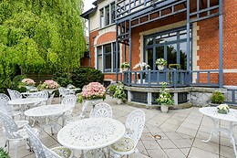Martin's Manoir ***
