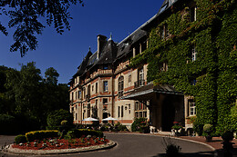 Jeanne & The Forest - Château de Montvillargenne
