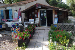 Le Petit Booth