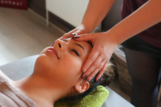 Een massage van gezicht, nek en hals bij Thalasud (Loverval - Henegouwen)