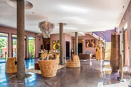 Disini Luxury Hotel