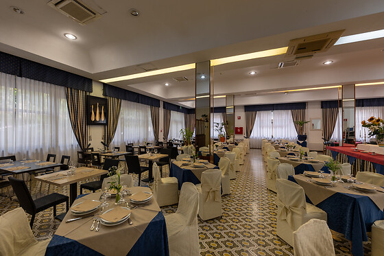 Hotel Astra - photo 4
