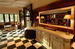 Martin's Manoir ***