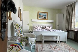 Chalet Moos