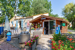 Le Petit Booth