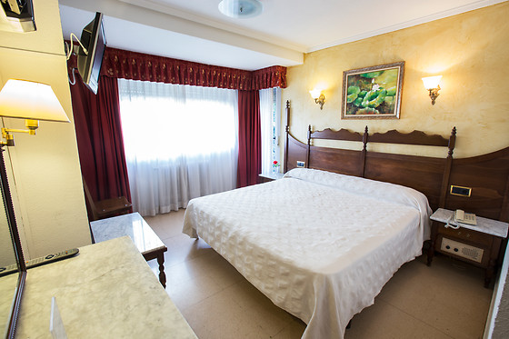HOTEL REYES CATOLICOS - photo 2