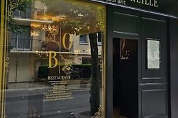 Le Bouche à Oreille