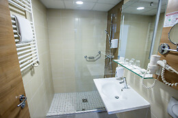 Expo Tower Hotel by Mellow Mood Hotels