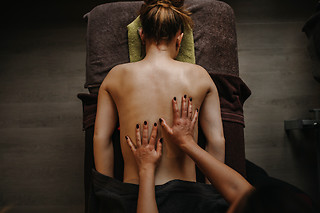 Een massage van gezicht, nek en hals bij Thalasud (Loverval - Henegouwen)