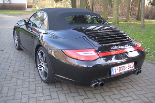Een Porsche 911 Carrera 4 Cabrio besturen van Porsche 4 Rent (Oostkamp - West-Vlaanderen)