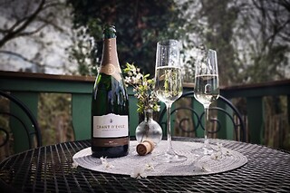 Séjour pour 2 en roulotte, planche apéro, prosecco et vélos électriques chez RAVEL-ÉMOI à Ramillies (Brabant Wallon)
